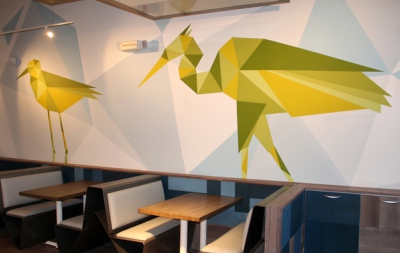 Dekorativní interiérová malba, abstraktní motiv v restauraci