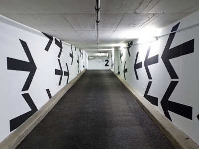 Dekorativní interiérová malba, orientační systém v podzemní garáži (2)
