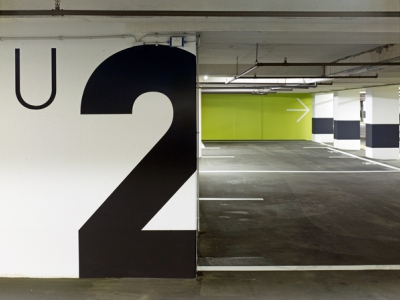 Dekorativní interiérová malba, orientační systém v podzemní garáži